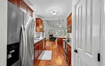 8344 Saint Danasus Dr in Nashville, TN - Foto de edificio - Building Photo