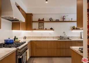 6435 Zumirez Dr in Malibu, CA - Building Photo - Building Photo