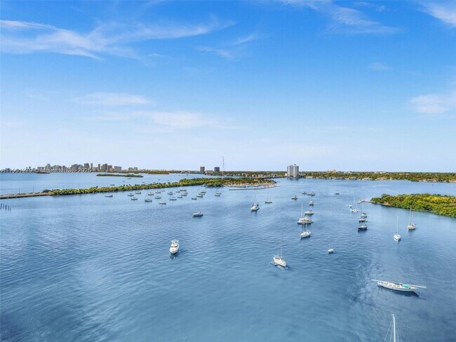 7934 West Dr in North Bay Village, FL - Foto de edificio - Building Photo