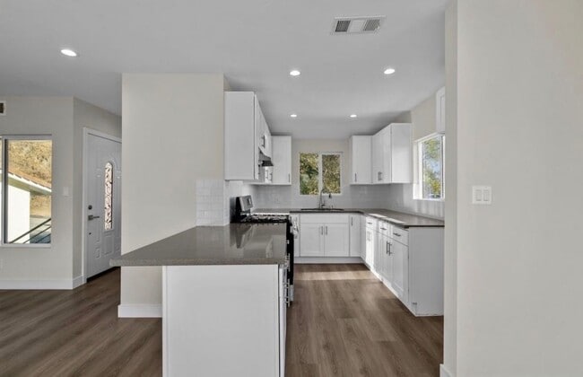 1881 Verdugo Loma Dr in Glendale, CA - Building Photo - Building Photo