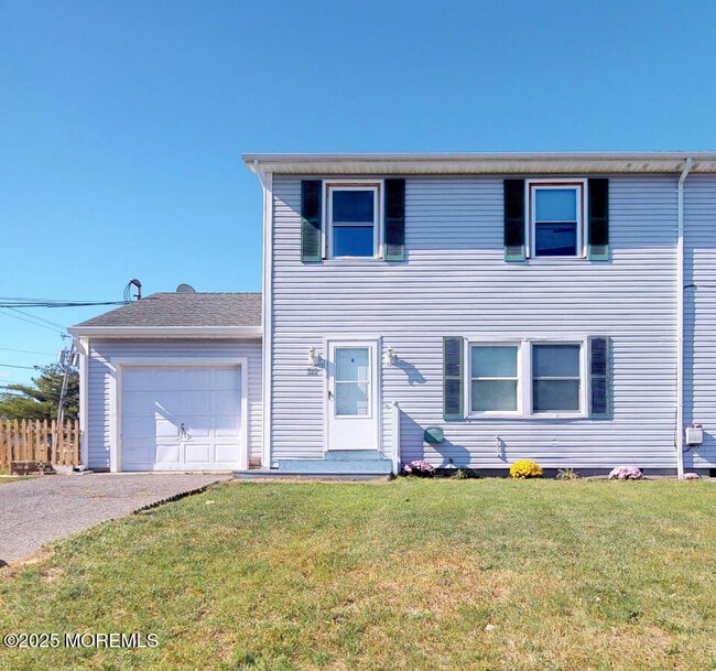 512 Roosevelt Ave in Toms River, NJ - Building Photo - Building Photo