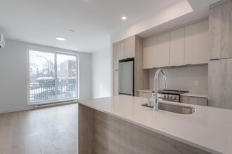 5775 Maisonneuve Blvd W in Montréal, QC - Building Photo - Building Photo