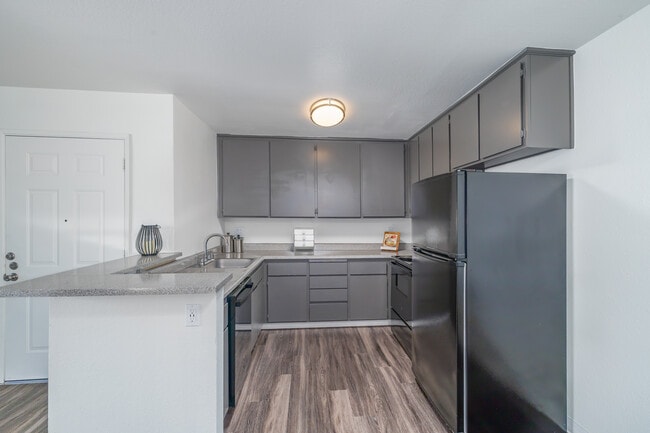 Carmel Pointe in Sacramento, CA - Building Photo - Interior Photo