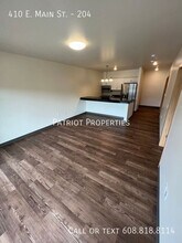 410 E Main St in Sun Prairie, WI - Building Photo - Building Photo