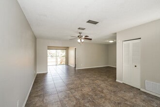 5105 Chamber Ct in Spring Hill, FL - Building Photo - Building Photo