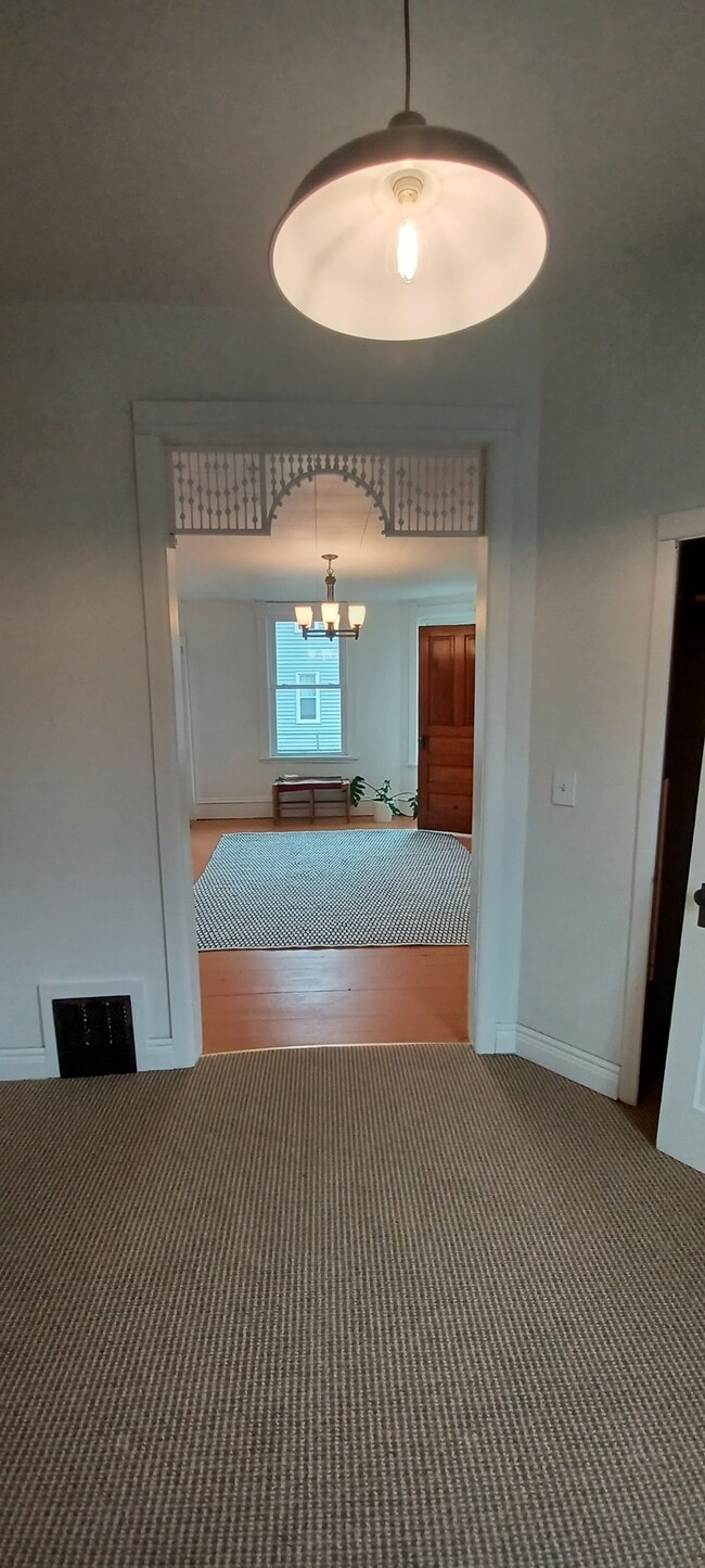 42 Maple St N in Lester Prairie, MN - Foto de edificio - Building Photo