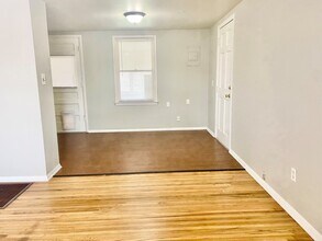 8728 S Winston Ave in Tulsa, OK - Building Photo - Building Photo