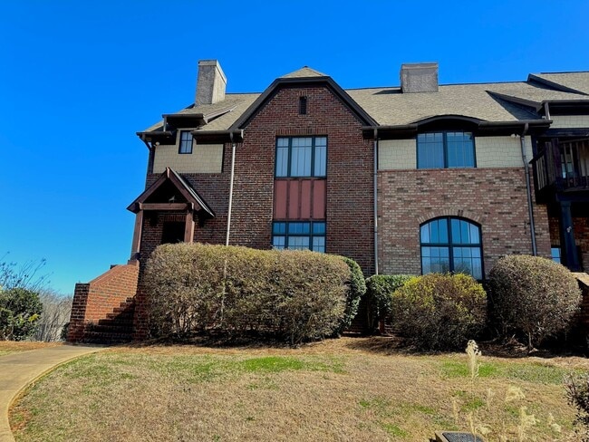 property at 986 Pembroke Pl