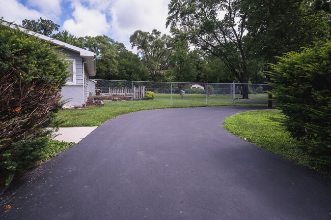 4320 Bayview Dr in Crystal Lake, IL - Building Photo - Building Photo