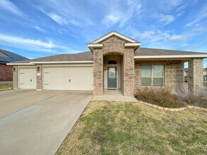 3228 Beutel Rd in Lorena, TX - Foto de edificio - Building Photo