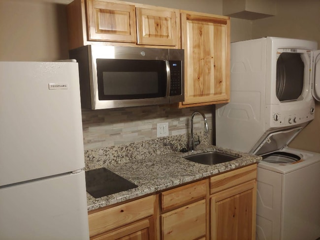 1024 Shadow Point Dr in Saint George, UT - Foto de edificio - Building Photo