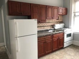 81 Myrtle St, Unit John in Bloomfield, NJ - Building Photo