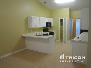 1267 Summit Oaks Dr E in Jacksonville, FL - Building Photo - Building Photo