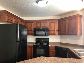8248 S Resaca Dr in Sandy, UT - Building Photo - Building Photo