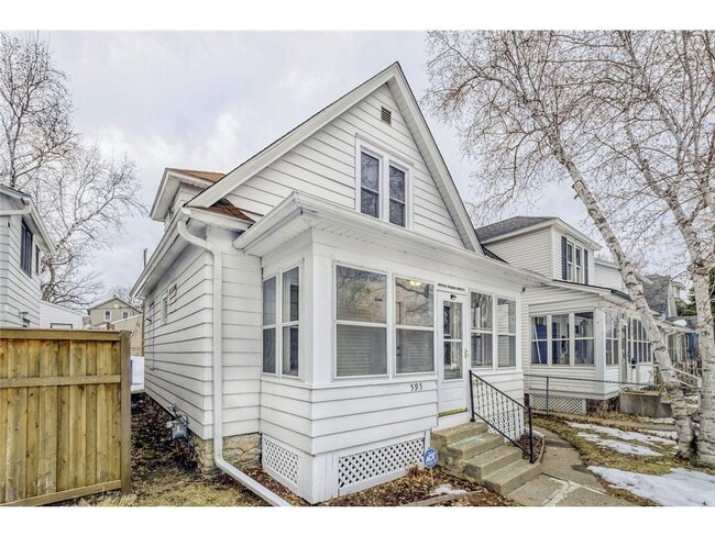 property at 595 Hawthorne Ave E