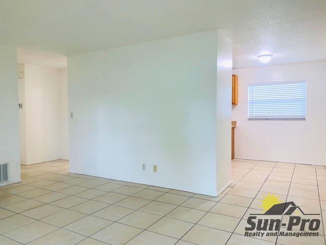 1965 Nelson Ave in Ormond Beach, FL - Foto de edificio - Building Photo