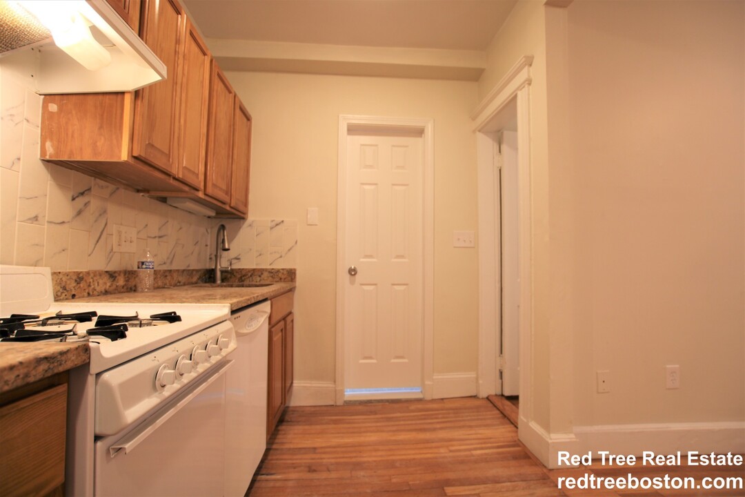 58 Queensberry St, Unit 8 in Boston, MA - Building Photo