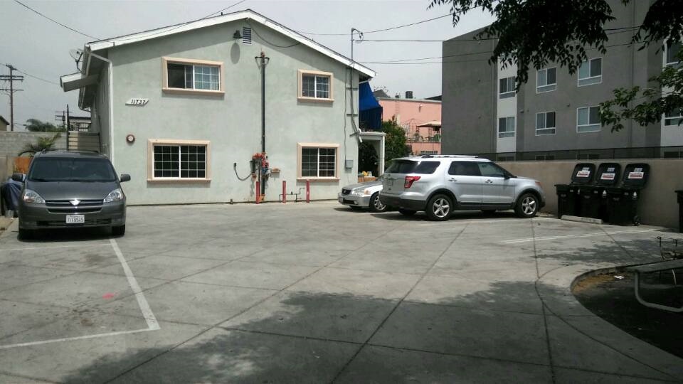 11737 Runnymede St in North Hollywood, CA - Building Photo