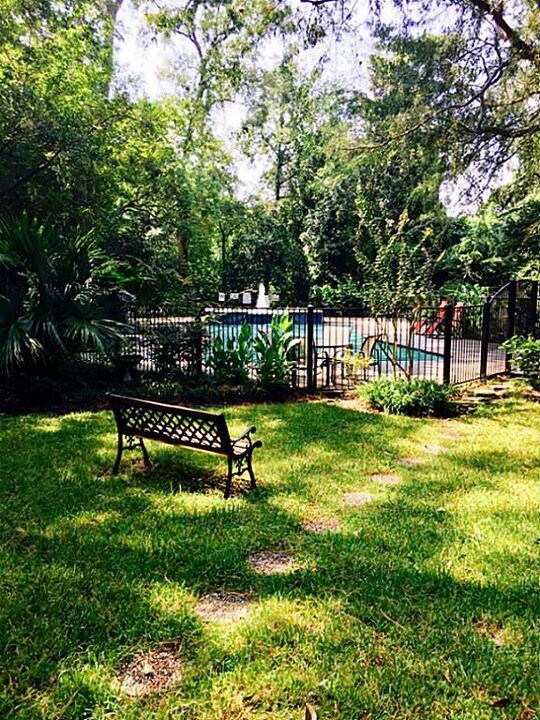 8211 Katy Fwy-Unit -26 in Houston, TX - Building Photo