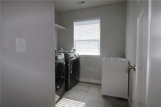 497 E Rue Cournot in Vineyard, UT - Foto de edificio - Building Photo