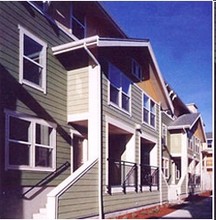 Meadowbrook View Apartments in Seattle, WA - Building Photo - Building Photo