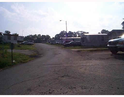 1000 Whispering Oaks in St. Albans, WV - Building Photo - Other