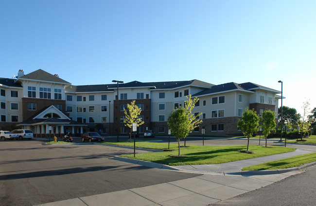 Vicksburg Crossing in Plymouth, MN - Building Photo - Building Photo