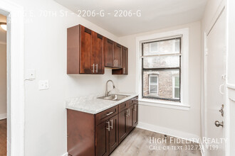 2206 E 70th St-Unit -2206-G in Chicago, IL - Building Photo - Building Photo