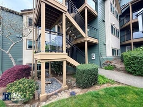 3008 N Narrows Dr in Tacoma, WA - Building Photo - Building Photo