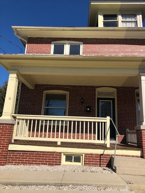 1359 W Main St in Ephrata, PA - Building Photo