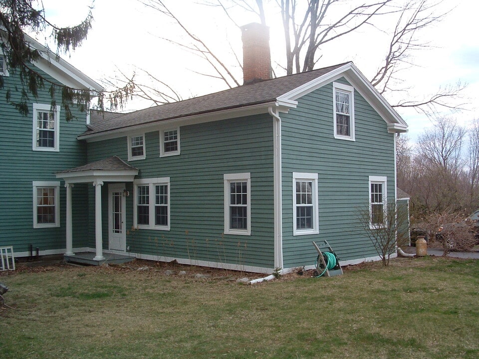 49 School St in Shelton, CT - Building Photo