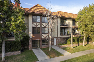 Condominium in North Hollywood, CA - Building Photo - Primary Photo