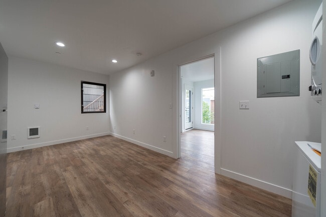 2311 SE 11th Ave in Portland, OR - Building Photo - Building Photo