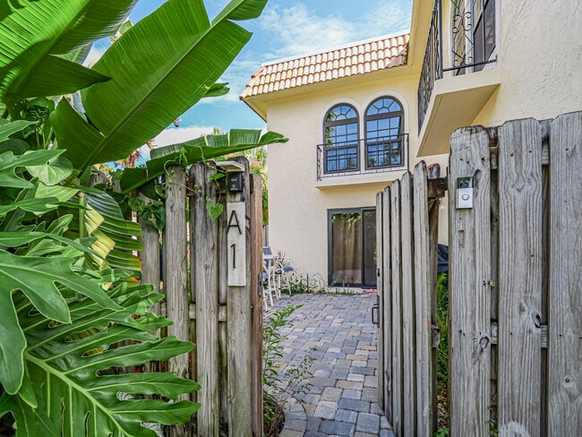 1001 Royal Palm Blvd in Vero Beach, FL - Building Photo - Building Photo