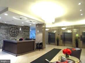 1011 Arlington Blvd in Arlington, VA - Building Photo - Building Photo