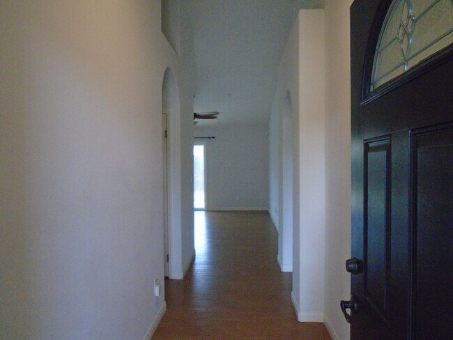 10311 Pinnacle Ct in Bakersfield, CA - Building Photo - Building Photo