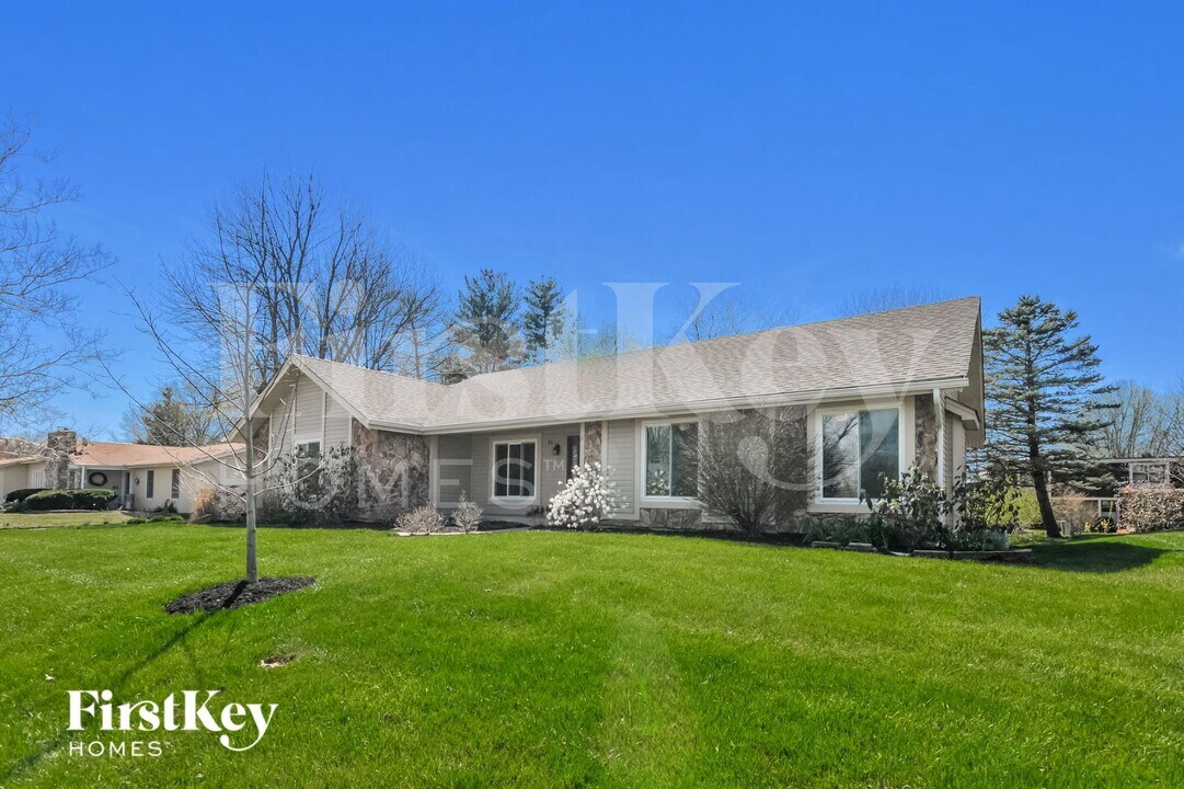 11 Savoy Dr in Lake St. Louis, MO - Building Photo