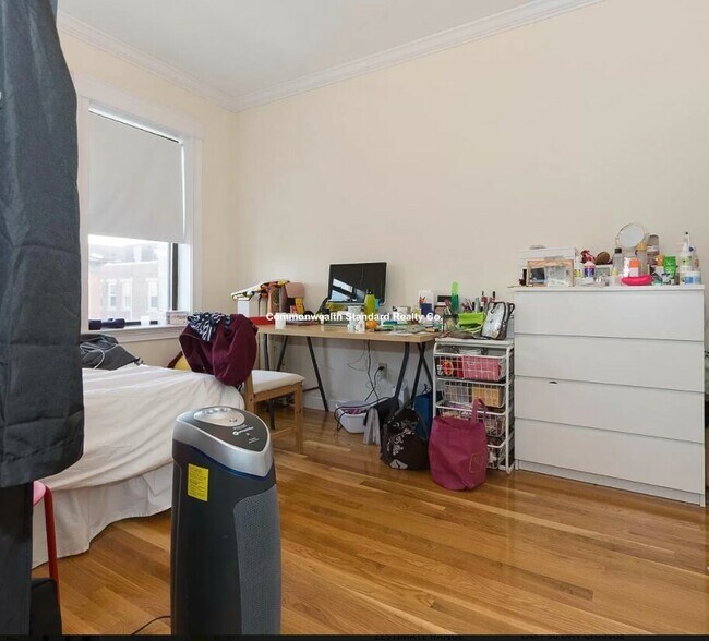 76 Quint Ave in Boston, MA - Foto de edificio - Building Photo