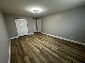 15623 Greenwood Rd, Unit 1S in Dolton, IL - Foto de edificio - Building Photo