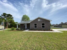 19 W Lake Cir in Mary Esther, FL - Building Photo