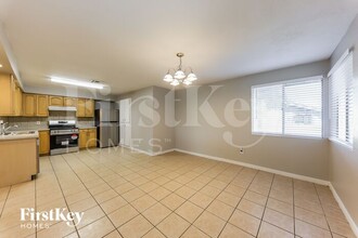 5639 W Sunnyslope Ln, Unit 4-F in Glendale, AZ - Foto de edificio - Building Photo