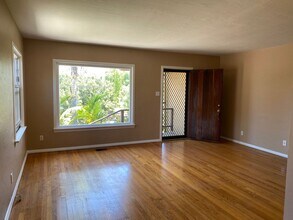 3304 Calavo Dr in Spring Valley, CA - Foto de edificio - Building Photo