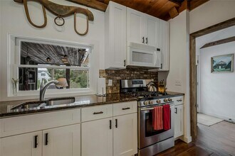 5 Jessup Ln in Southampton, NY - Building Photo - Building Photo