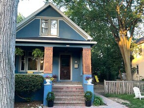 1119 Wesley Ave, Unit 1 in Evanston, IL - Building Photo - Building Photo