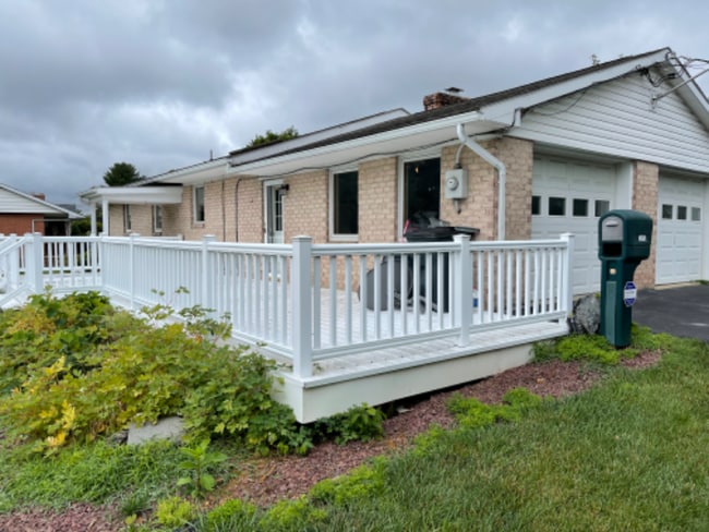 17321 Amber Dr in Hagerstown, MD - Foto de edificio - Building Photo