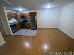 12 Westgate Dr in Woburn, MA - Building Photo - Building Photo