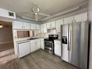 1024 S Independence Dr, Unit 1024A in Homestead, FL - Building Photo - Building Photo