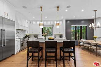 16712 Addison St in Los Angeles, CA - Building Photo - Building Photo