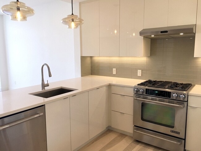 32 Traveler St, Unit 613 in Boston, MA - Building Photo - Building Photo