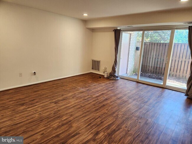 14630 Bauer Dr in Rockville, MD - Building Photo - Building Photo